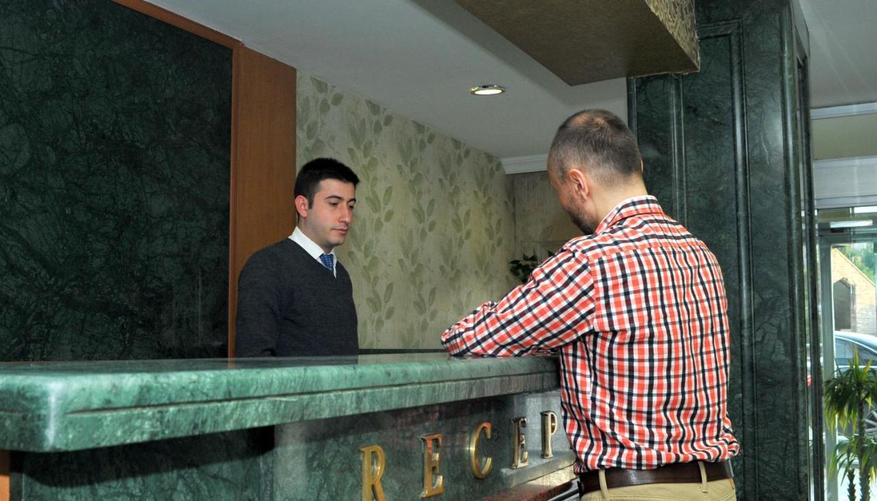 Lion Otel