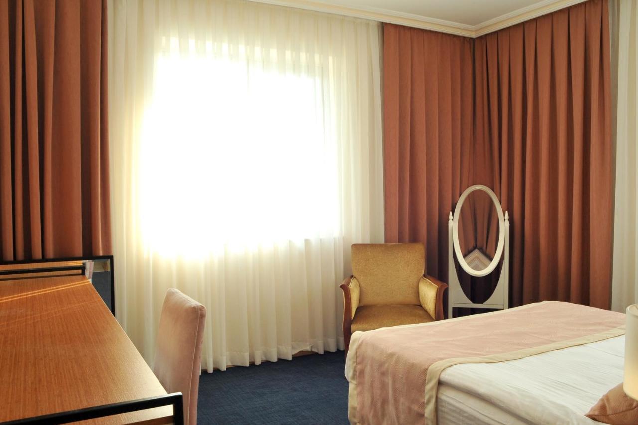 Otel Lion 3*